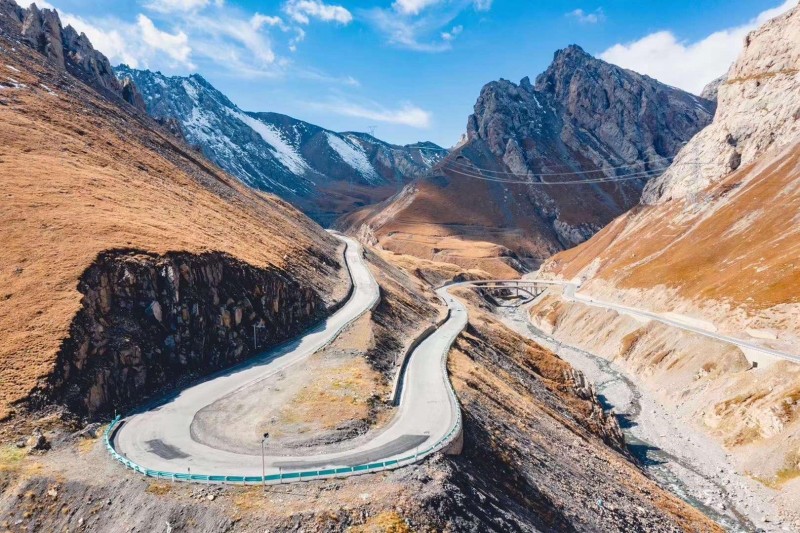 一日走四季——独库魅力-穿越天山山脉， 贯通南北疆的公路