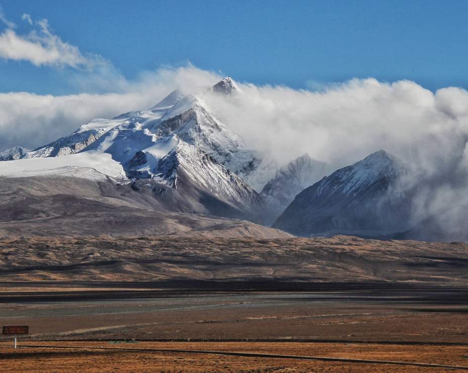 希夏邦马峰是唯一完全在中国境内的8000米级山峰